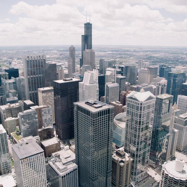 Parents evaluating schools in Portugal